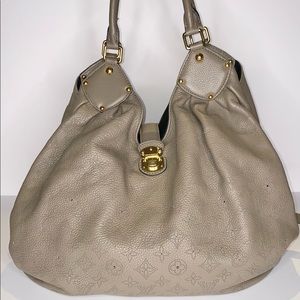 ❌❌SOLD❌❌ Louis Vuitton Mahina hobo XL